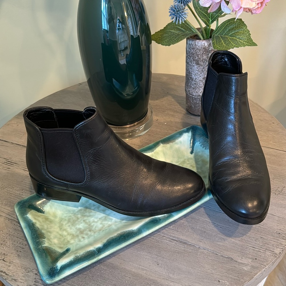 Cole Haan Black Leather Ankle Boot 8.5B Great Condition
